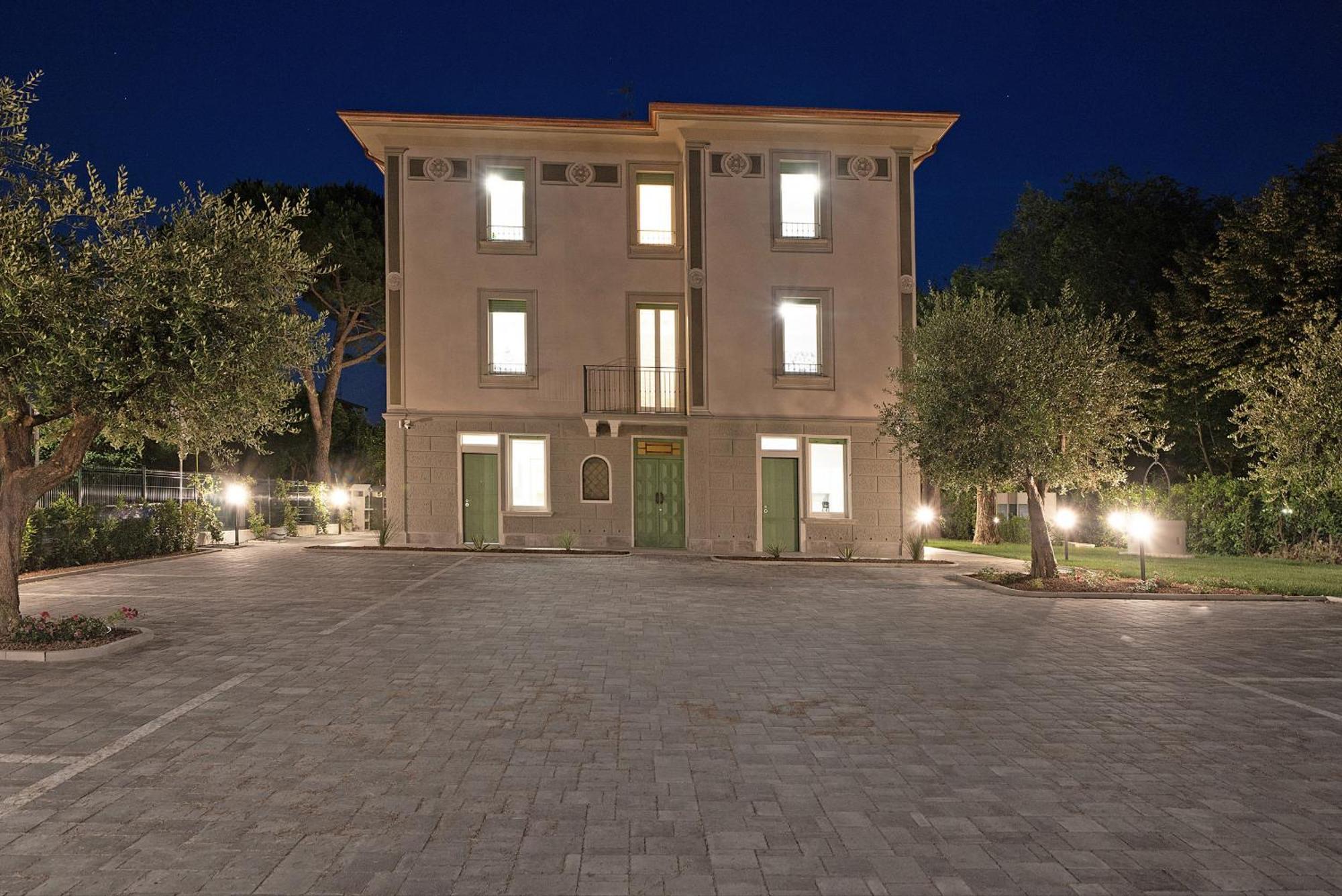 Villa Caterina Apartments By Wonderful Italy Desenzano del Garda Zewnętrze zdjęcie